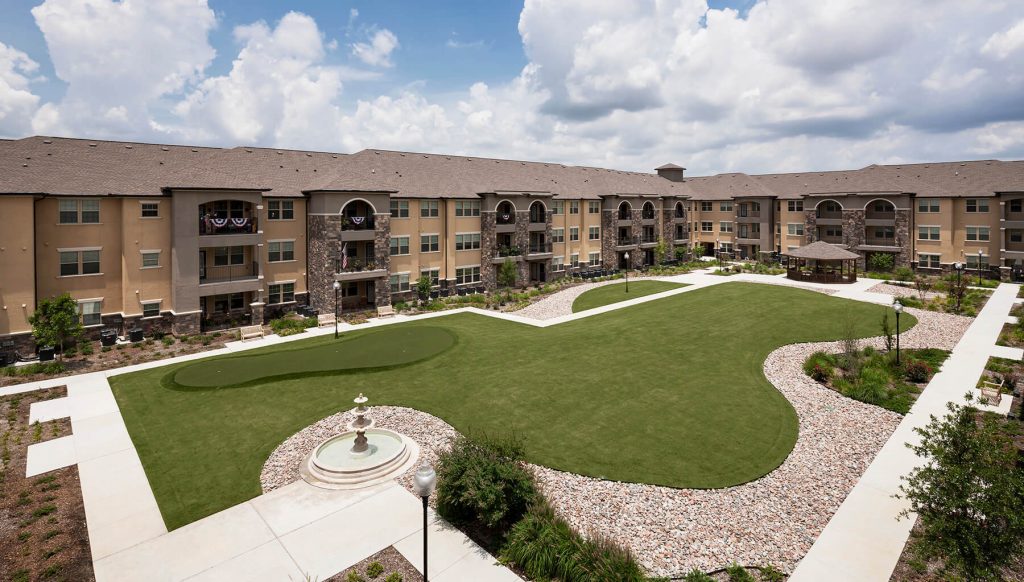 Lloyd Jones se asocia con ST Real Estate Holding Inc. para adquirir Trinity Courtyard en Fort Worth, Texas